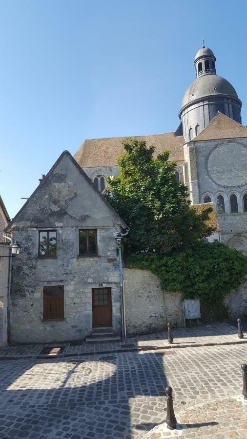 Appartement Au Coeur De La Cite Medievale Provins Bagian luar foto